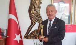 Osman Zaimoğlu'na YILIN İLÇE BAŞKANI Ödülü