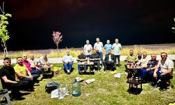 Çaylar demli, muhabbet koyu...İl yönetiminden sahilde çay keyfi...