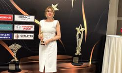 Simge Kırlı'ya YILIN KADIN PROGRAM MODERATÖRÜ Ödülü