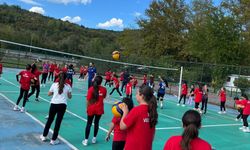 Devrek Eğitim Gücü Voleybol Takımı Beton Zeminde Antrenman Yapmaya Mahkum Edildi