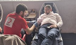 İlçe Başkanı Kan Verdi