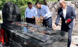 İŞÇİ LİDERİ ŞEMSİ DENİZER, KABRİ BAŞINDA ANILDI