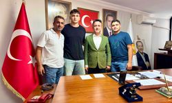 18 YAŞINI DOLDURDULAR, İLK İMZAYI AK PARTİ’YE ATTILAR