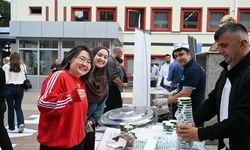 ÜNİVERSİTE ÖĞRENCİLERİNE SICAK ÇORBA İKRAMI