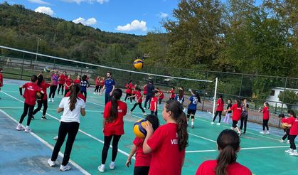 Devrek Eğitim Gücü Voleybol Takımı Beton Zeminde Antrenman Yapmaya Mahkum Edildi