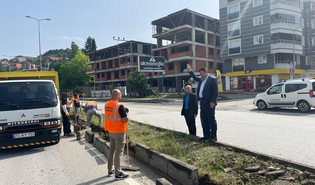 “EKİPLERİMİZ İLÇEMİZİN DÖRT BİR YANINDA ÇALIŞMALARINI SÜRDÜRÜYOR”