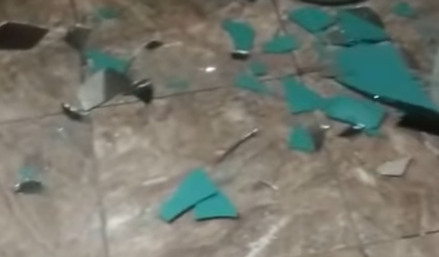 Gökçebey'de Saldırganlar Aynaları Kırdı