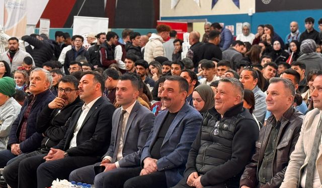 Vali Hacıbektaşoğlu, Trabzonspor U19’un UEFA Final Heyecanını Vatandaşlarla Birlikte Yaşadı