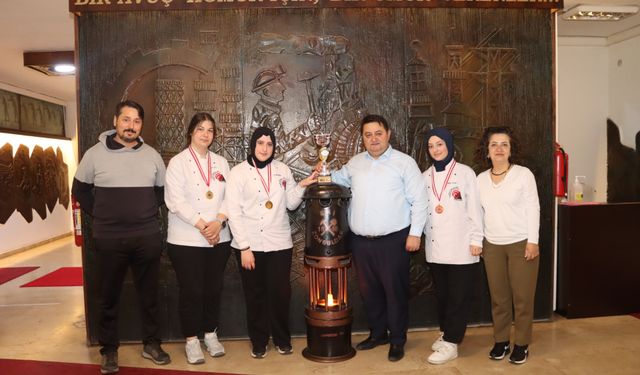 KUPAYI GENEL BAŞKAN YEŞİL’E GÖTÜRDÜLER