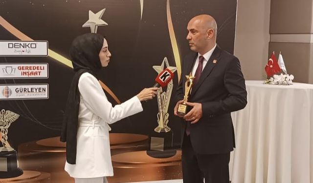 CHP İl Başkanı Dural'a 'YILIN YÖNETİCİSİ VE SİYASETÇİSİ' Ödülü