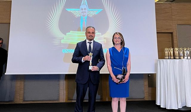 Uğur Tan'a 'VİZYON VE GÜVEN' Ödülü