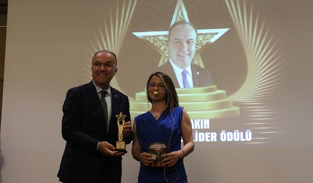 Harun Akın'a 'ÇÖZÜM ODAKLI LİDER' Ödülü