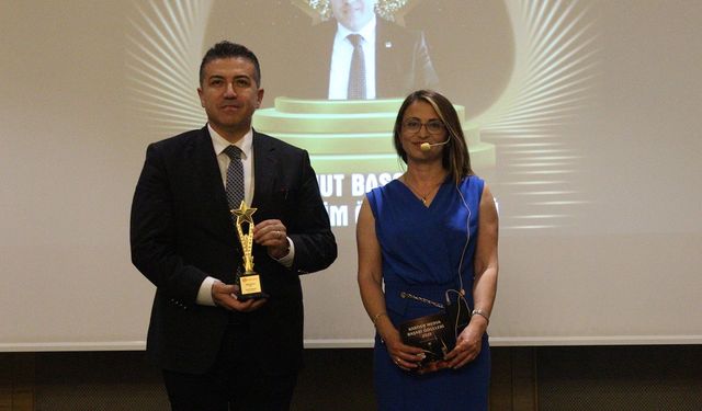 Umut Başoğlu'na 'ÖZEL EĞİTİM ÖNCÜSÜ' Ödülü