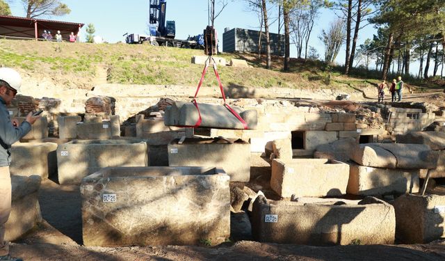 Filyos'ta 96 lahit, 23 oda, 7 sanduka ve 60 çatkı kiremit mezar bulundu