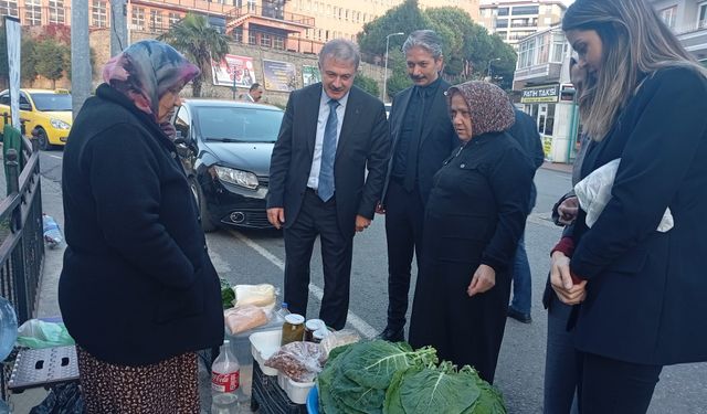 MHP Teşkilatı Sahada; "Hayırlı Günler Komşum, MHP Lideri Bahçeli'nin Selamı Var"