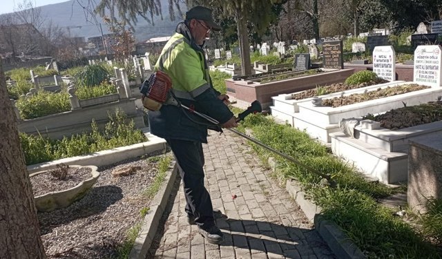 Gökçebey’de Bayram Öncesi Mezarlık Temizliği