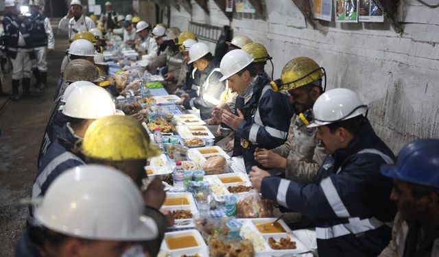 Enerji Bakanı Madencilerle İftar Yaptı