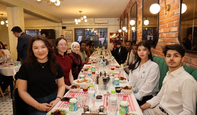 Uluslararası Öğrenciler İftar Sofrasında Buluştu