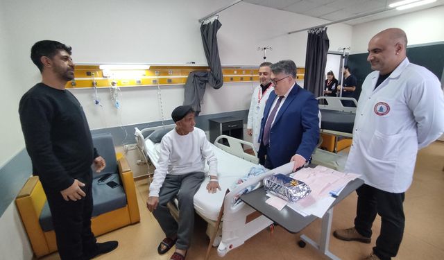 Rektör Özölçer'den Hastalara Bayram Ziyareti