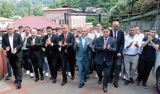 Tayfun Demir'e Üzülmez'de Coşkulu Karşılama