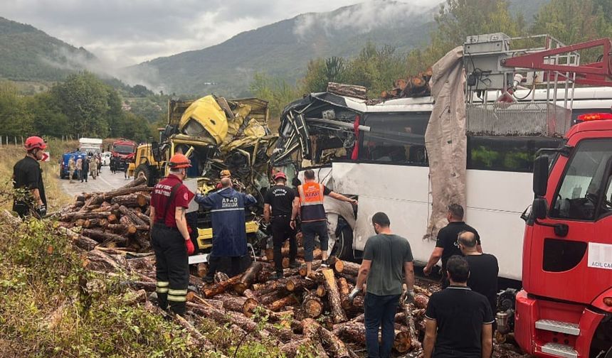 Zonguldak-Yenice Karayolunda Feci Kaza