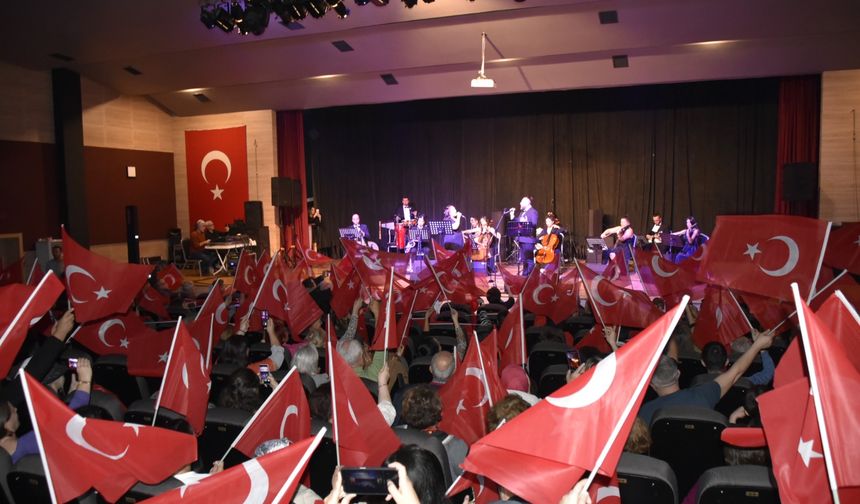 İZMİT BELEDİYESİ KENT ORKESTRASI KONSERİ BÜYÜLEDİ