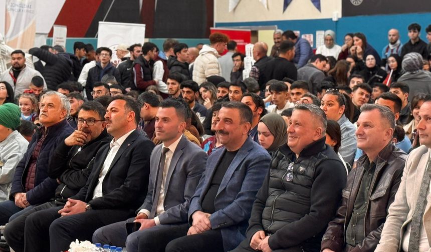Vali Hacıbektaşoğlu, Trabzonspor U19’un UEFA Final Heyecanını Vatandaşlarla Birlikte Yaşadı