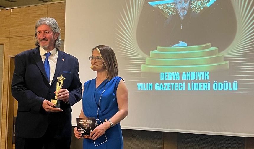 Derya Akbıyık'a YILIN GAZETECİ ÖRGÜTÜ LİDERİ Ödülü