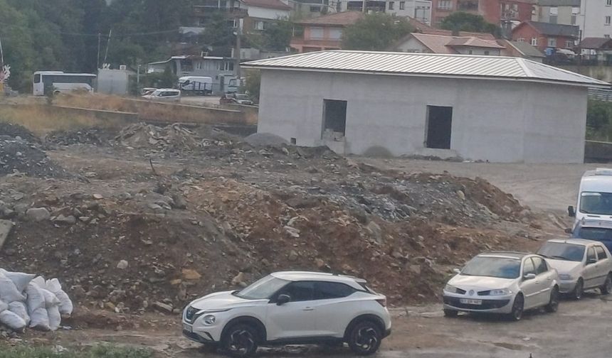 Akan Park Sitesi Sakinlerinden Tahsin Erdem'e Tepki! "Döktürdüğünüz Pisliği Temizletin!"