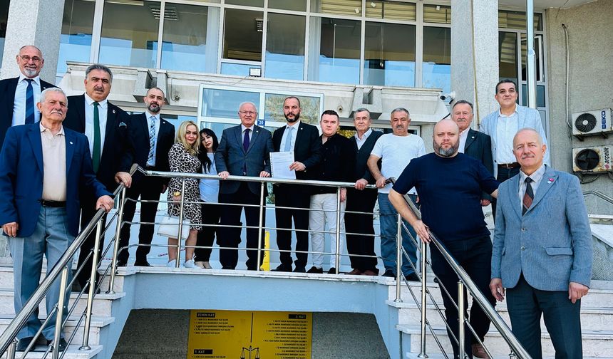 Samet Ayık ve yönetimi mazbatalarını aldı