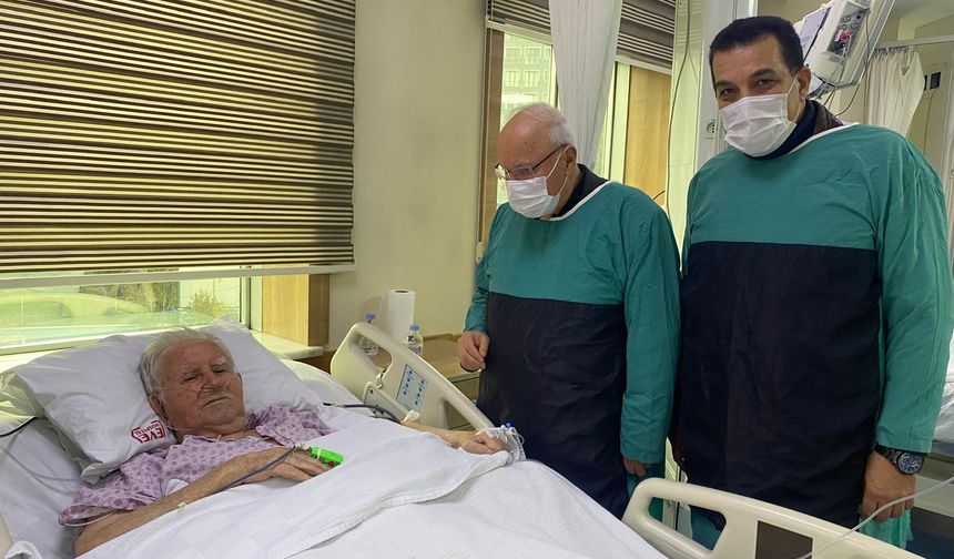 İYİ Parti İl Başkanı Erkmen’den Şeref Çakar’a Geçmiş Olsun Ziyareti