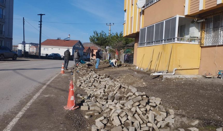 Gökçebey Yeni Mahalle’de Tretuvar Parke Çalışmaları Başladı