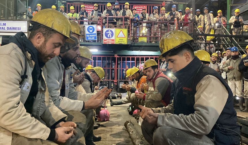 KAHRAMAN MADENCİLER, DEPREMDE KAYBETTİĞİMİZ YURTTAŞLAR İÇİN DUA ETTİ