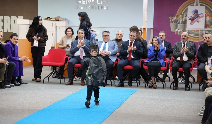 Miniklerden Muhteşem Defile