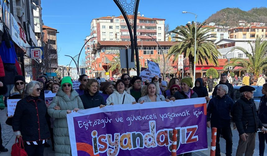 Kilimli’de Kadınların Sesi Meydanlarda Yükseldi