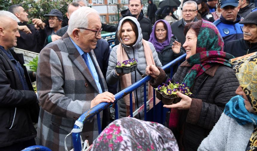 KDZ. EREĞLİ, SOĞUK VE YAĞIŞLI HAVAYA RAĞMEN ŞEHİR MEZARLIĞINDA DUADA BULUŞTU