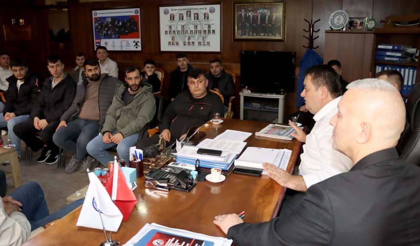 ÜZÜLMEZLİ MADENCİLERDEN SENDİKALARINA ZİYARET