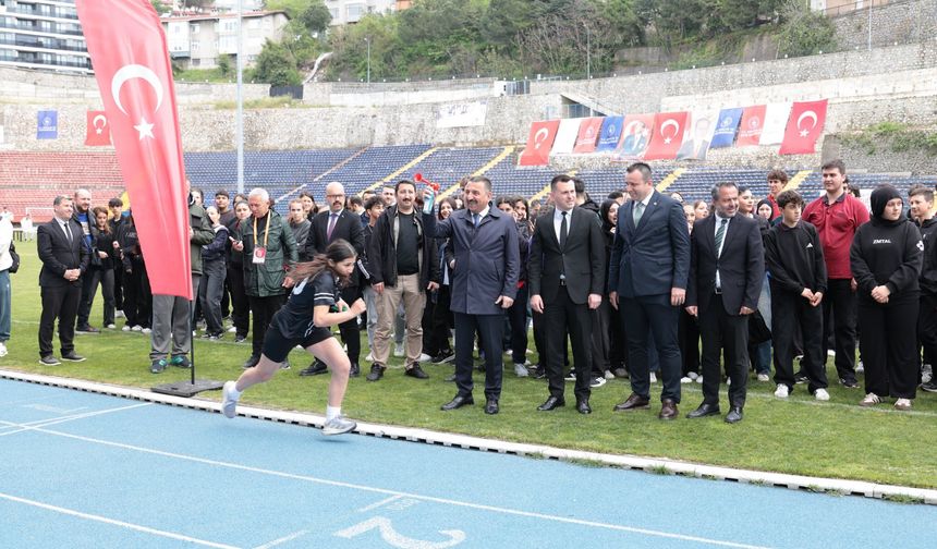 Vali Hacıbektaşoğlu Gençlik Koşusunun Startını Verdi