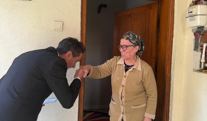 “Kapı Kapı Büyüyen Davamız, Gönüllerde Kök Salıyor”