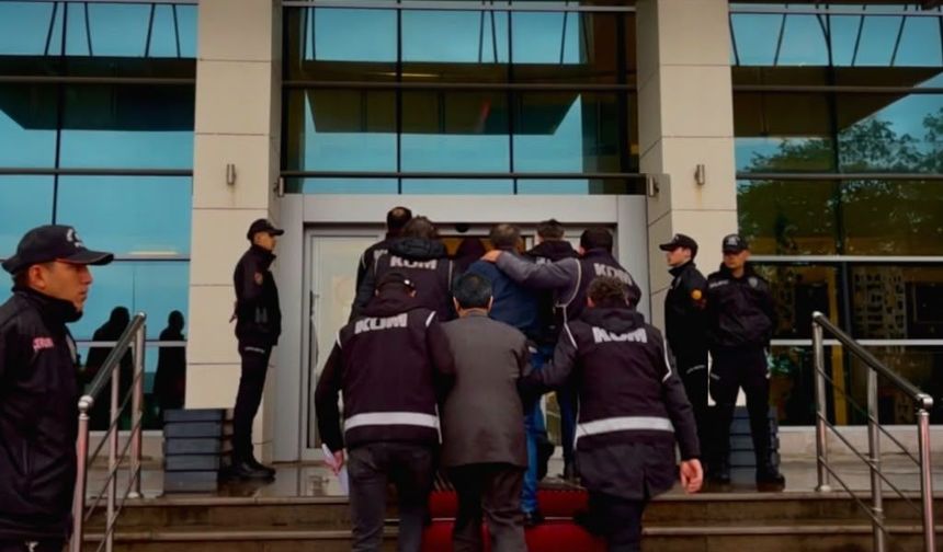 Zonguldak’ta Büyük Operasyon! Evlerden Cephanelik Çıktı!