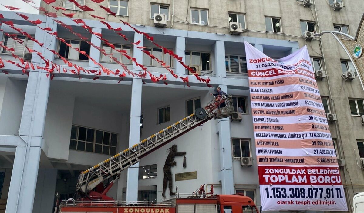 Belediye Borç Pankartı