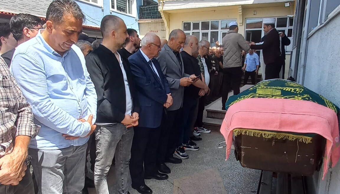 Çatı Ustası Kendi Evinin Çatısından Düşerek Can Verdi