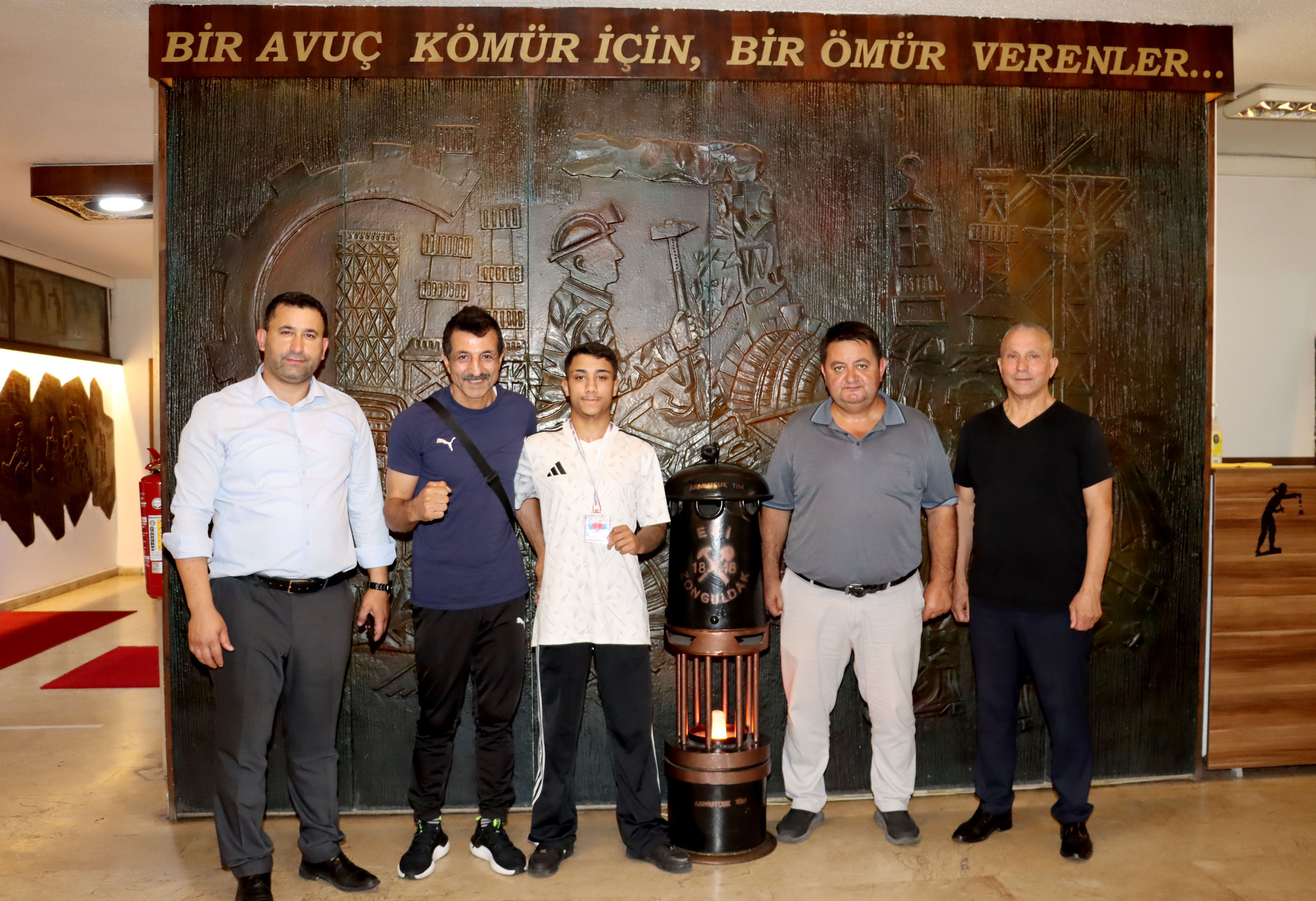 Şampiyondan GMİS'e teşekkür ziyareti