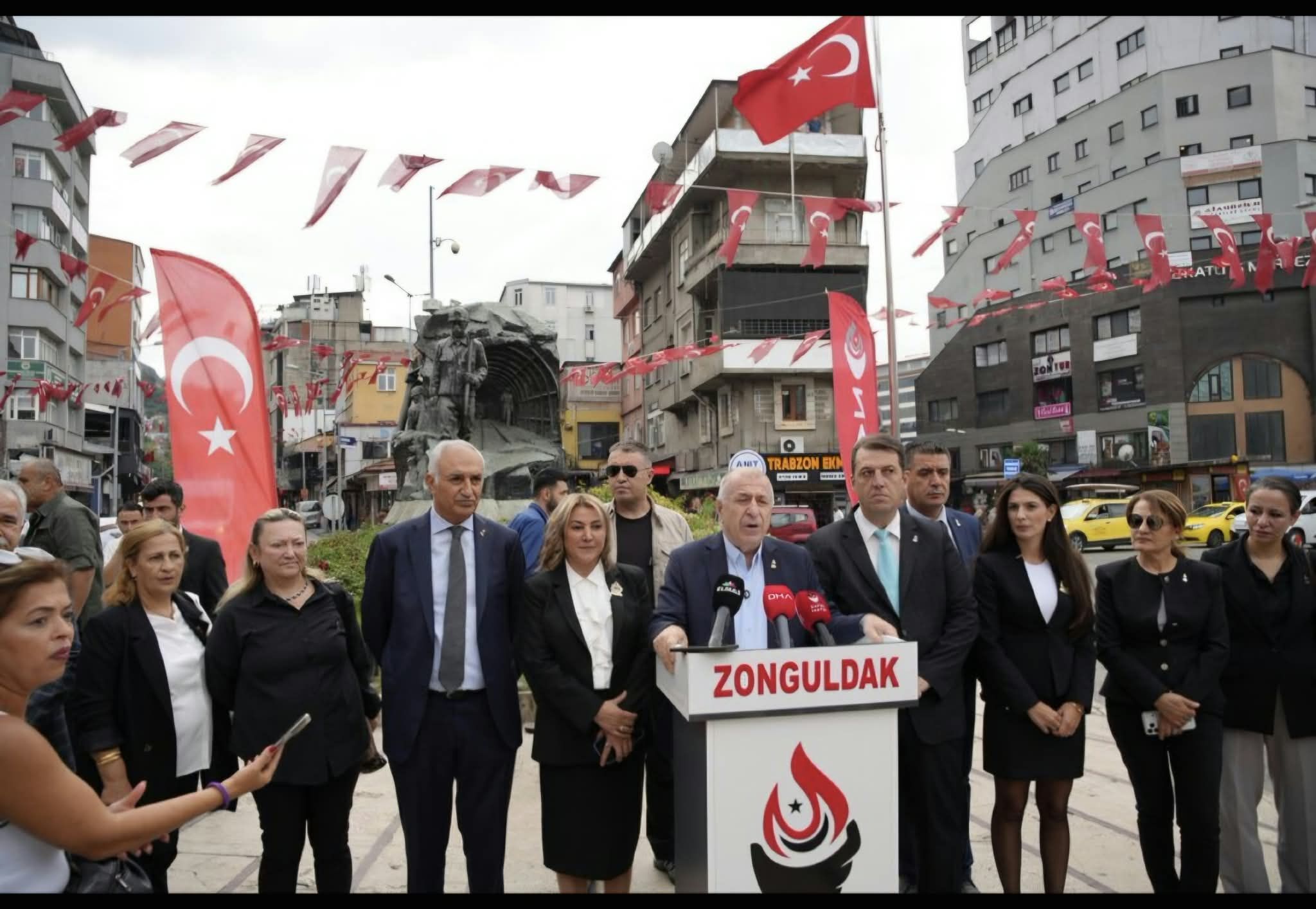 ZAFER PARTİSİ’NDEN “SÖNÜK KARŞILAMA” HABERLERİNE YANIT: SALONA BAKSINLAR!